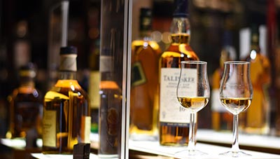 LOUNGE BAR & WHISKY LIBRARY
